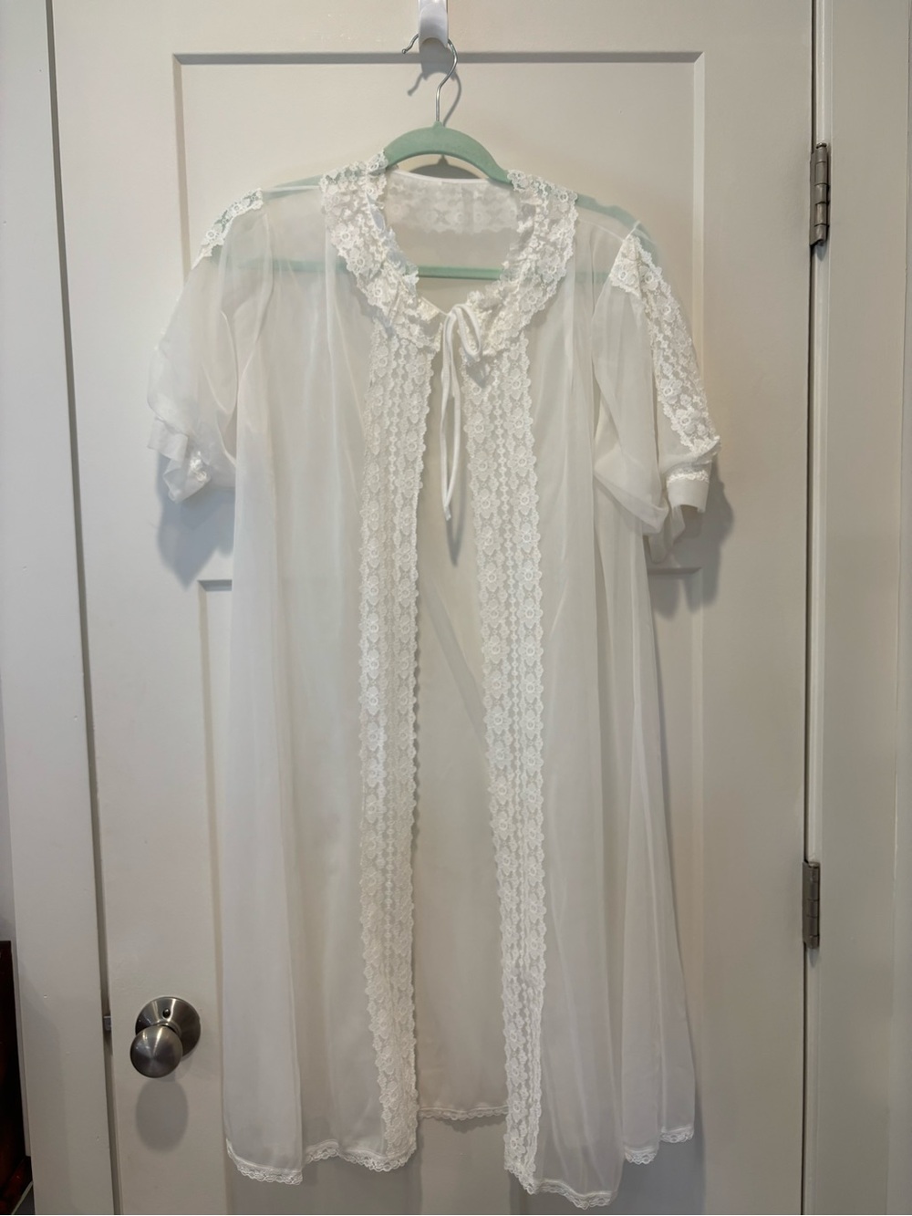 Vintage White Lace-Trim Sheer peignoir